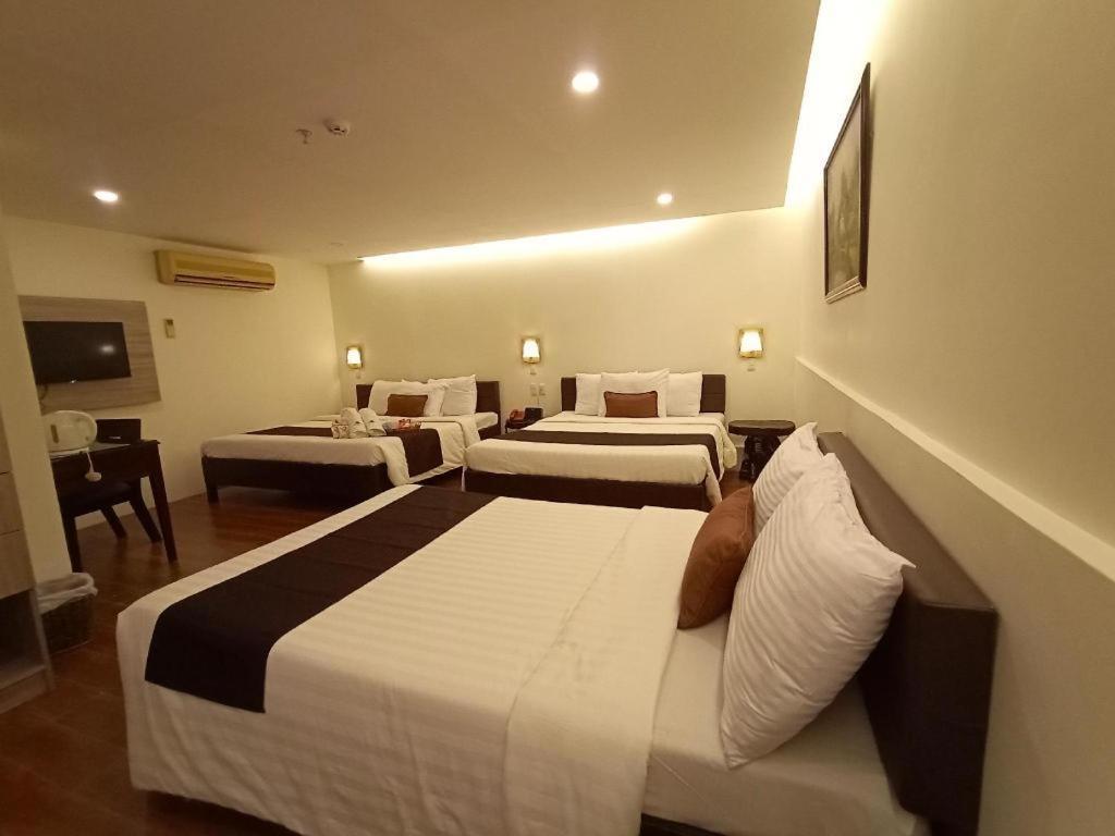 Hotel Asuncion Laoag Ngoại thất bức ảnh